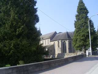 près de l'Eglise Romane