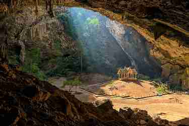 Grotte de Phraya Nakhon